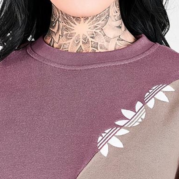 Women's Adidas Originals Adicolor Sliced Trefoil Crewneck Sweatshirt HN8793 - Picture 4 of 9